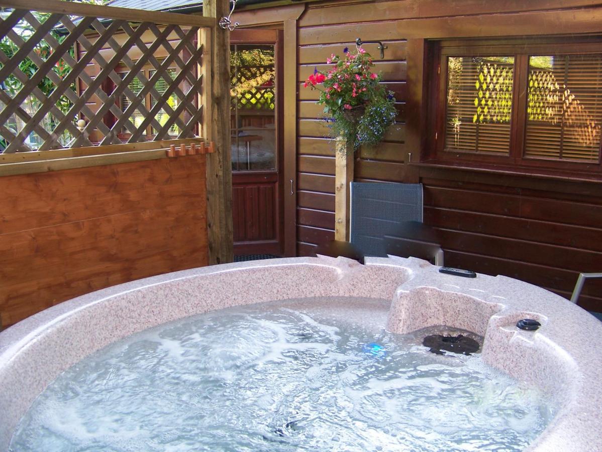 Cypress Log Cabins Accommodation Godshill  المظهر الخارجي الصورة