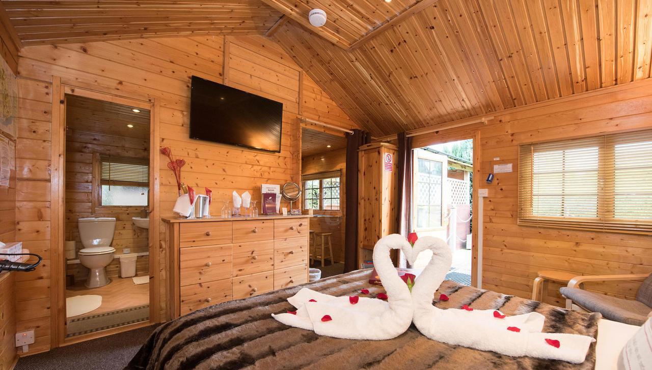 Cypress Log Cabins Accommodation Godshill  المظهر الخارجي الصورة